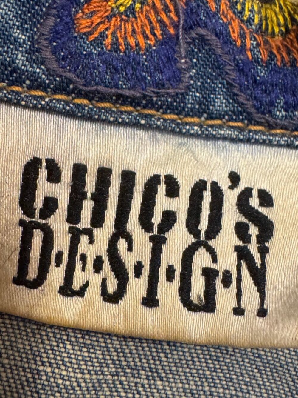 Vintage Chicos Design Womens Embroidered Denim Jacket Size 1 Floral Boho Style - Picture 3 of 7
